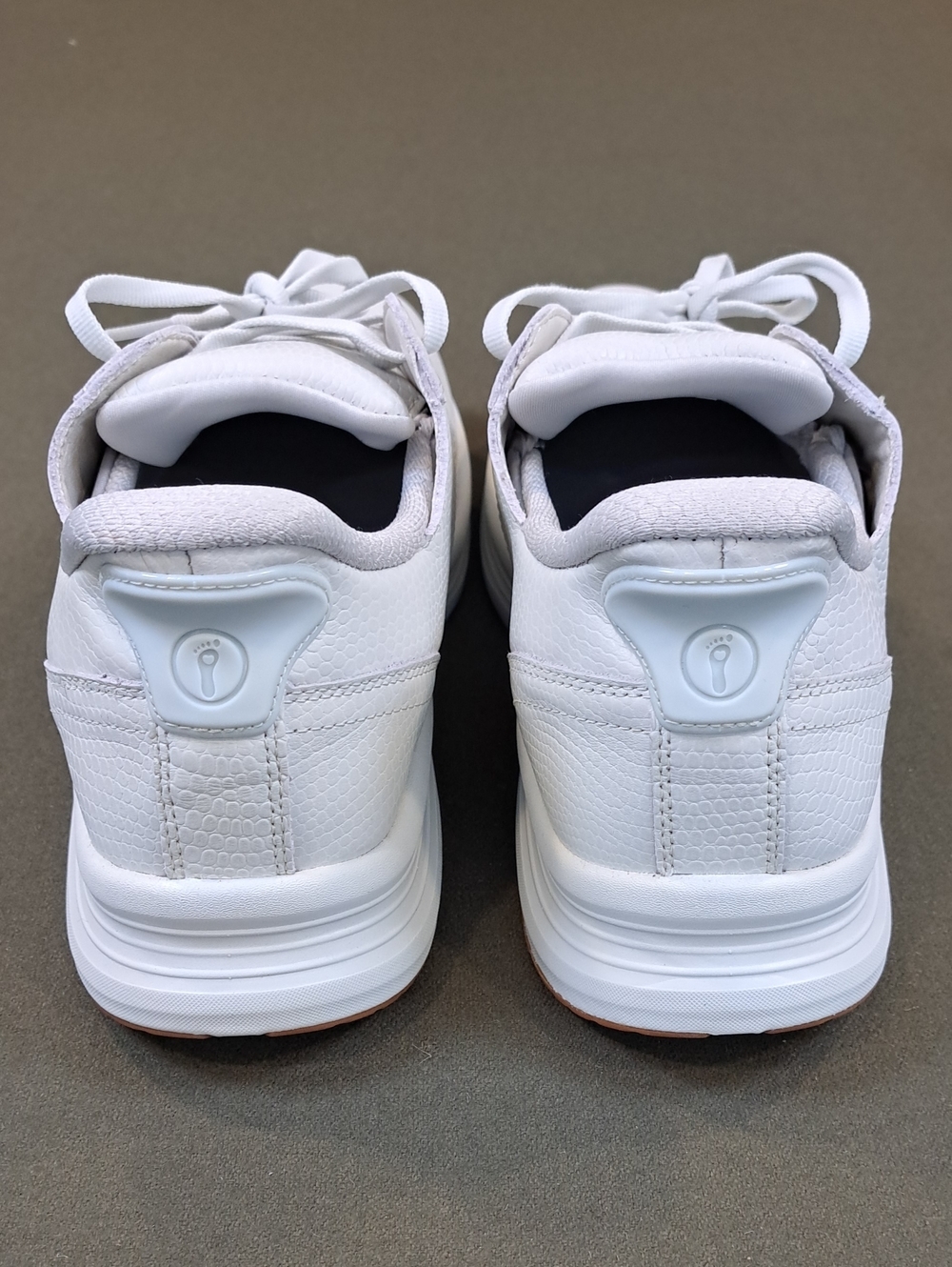 Orthofeet Stride Hands-Free Sneakers - Color: Ecru - Size: Women 11.5 Wide (D) - Picture 6 of 13